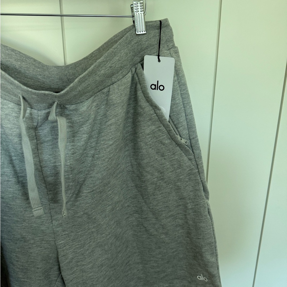 New Alo Yoga Gray Chill Short Size 2XL - Picture 7 of 12